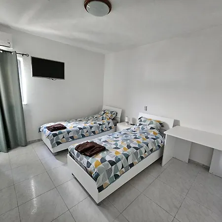 Beautiful Two Bedroom In Center Of Qawra St. Paul's Bay Exterior photo