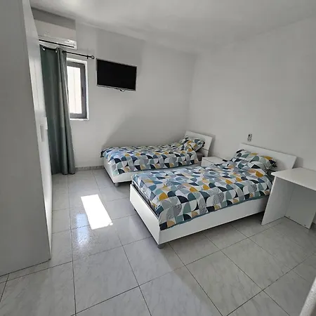 Beautiful Two Bedroom In Center Of Qawra St. Paul's Bay Exterior photo