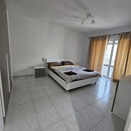 Beautiful Two Bedroom In Center Of Qawra St. Paul's Bay Exterior photo